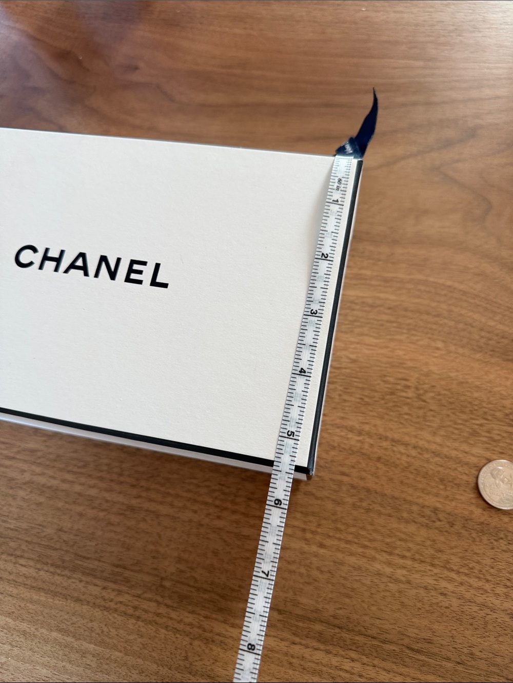 CHANEL Cream Box with Black Logo - Picture 5 of 9